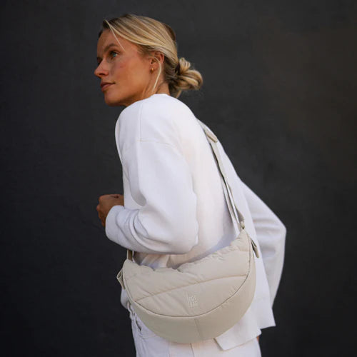 PUFFER MOON BAG SMALL scallop monochrome