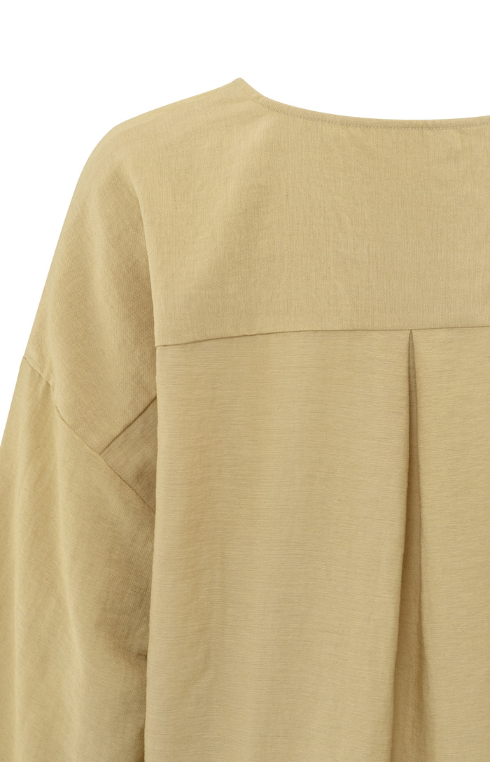 Fließende Bluse mit V-Ausschnitt und lockerer Passform