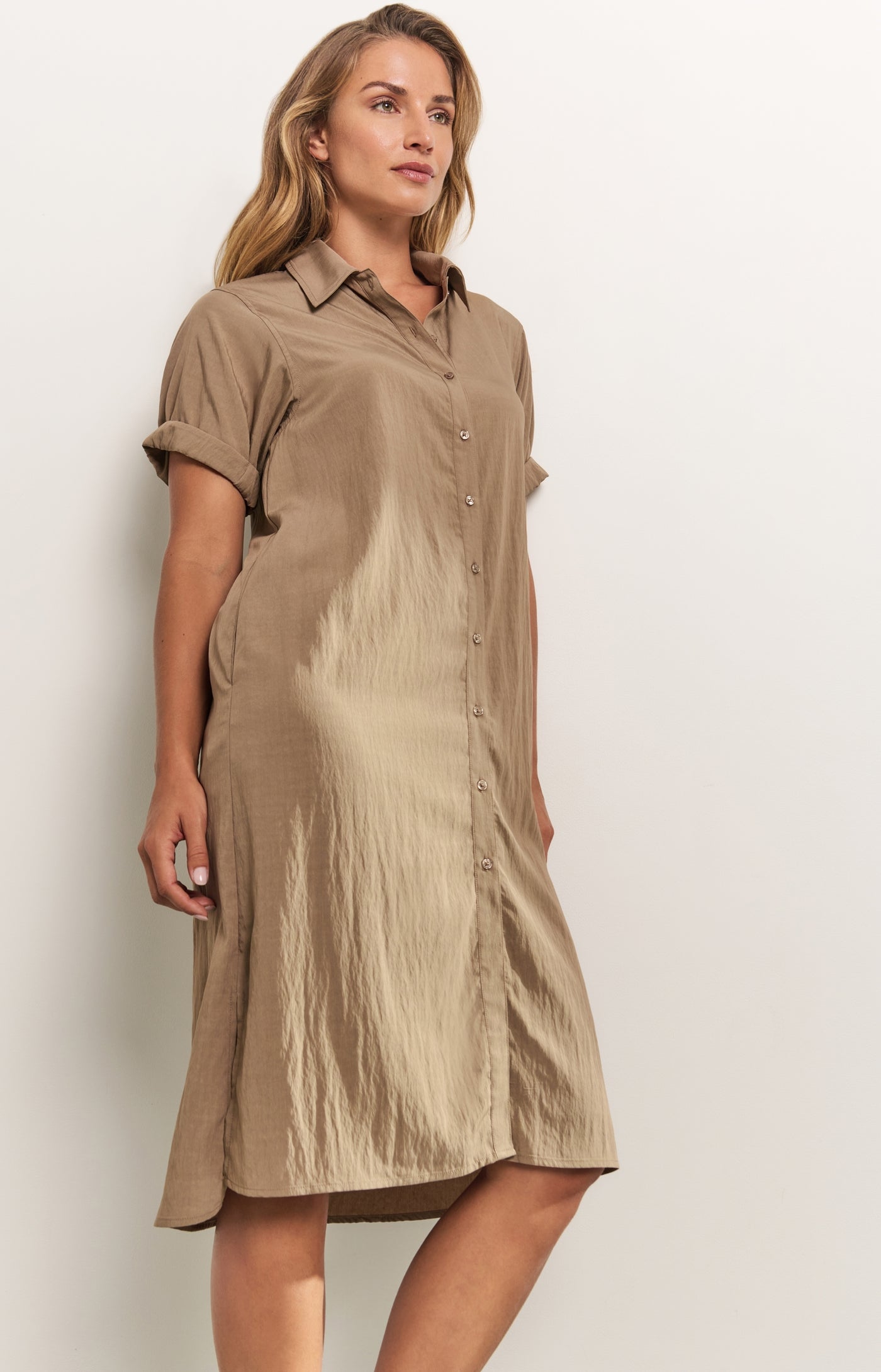 Leichtes Blusenkleid mit kurzen Ärmeln