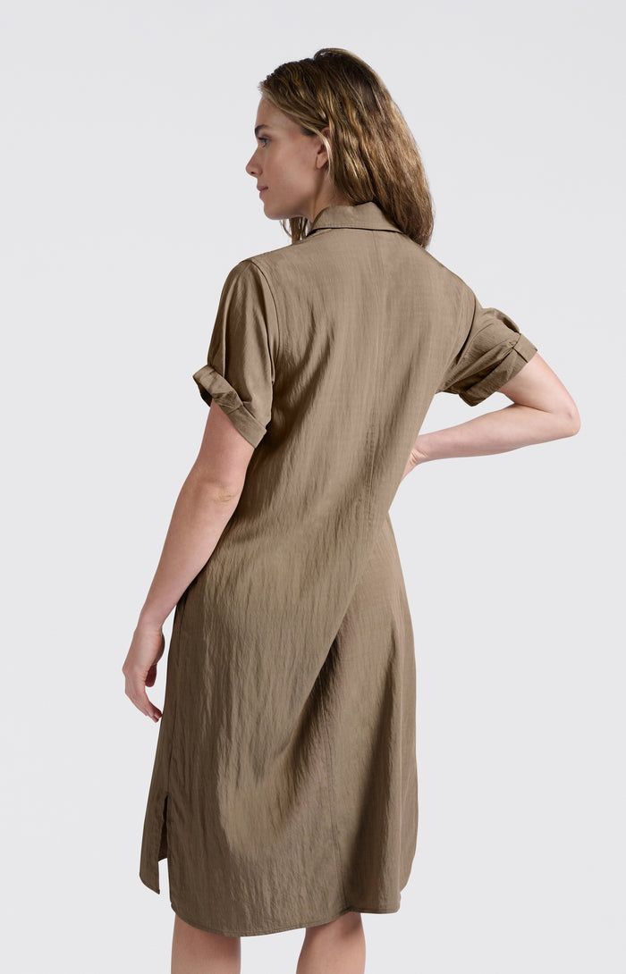 Leichtes Blusenkleid mit kurzen Ärmeln