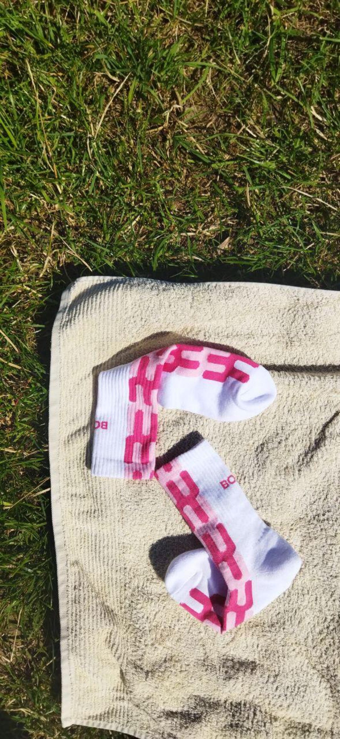 Grafische Tennissocken "High Five Weis"