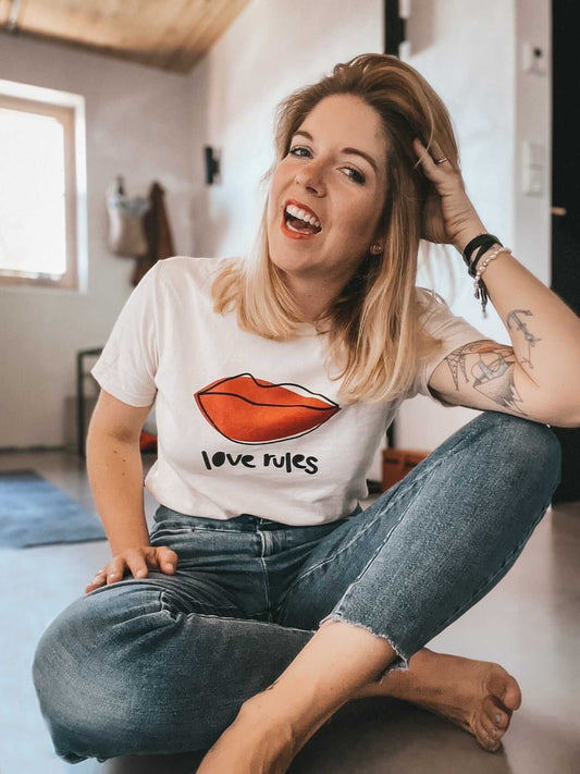 LOVE RULES Shirt