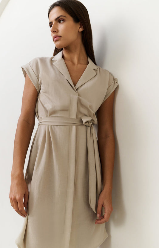 Jerseykleid mit Blusenkragen und Bindegürtel
