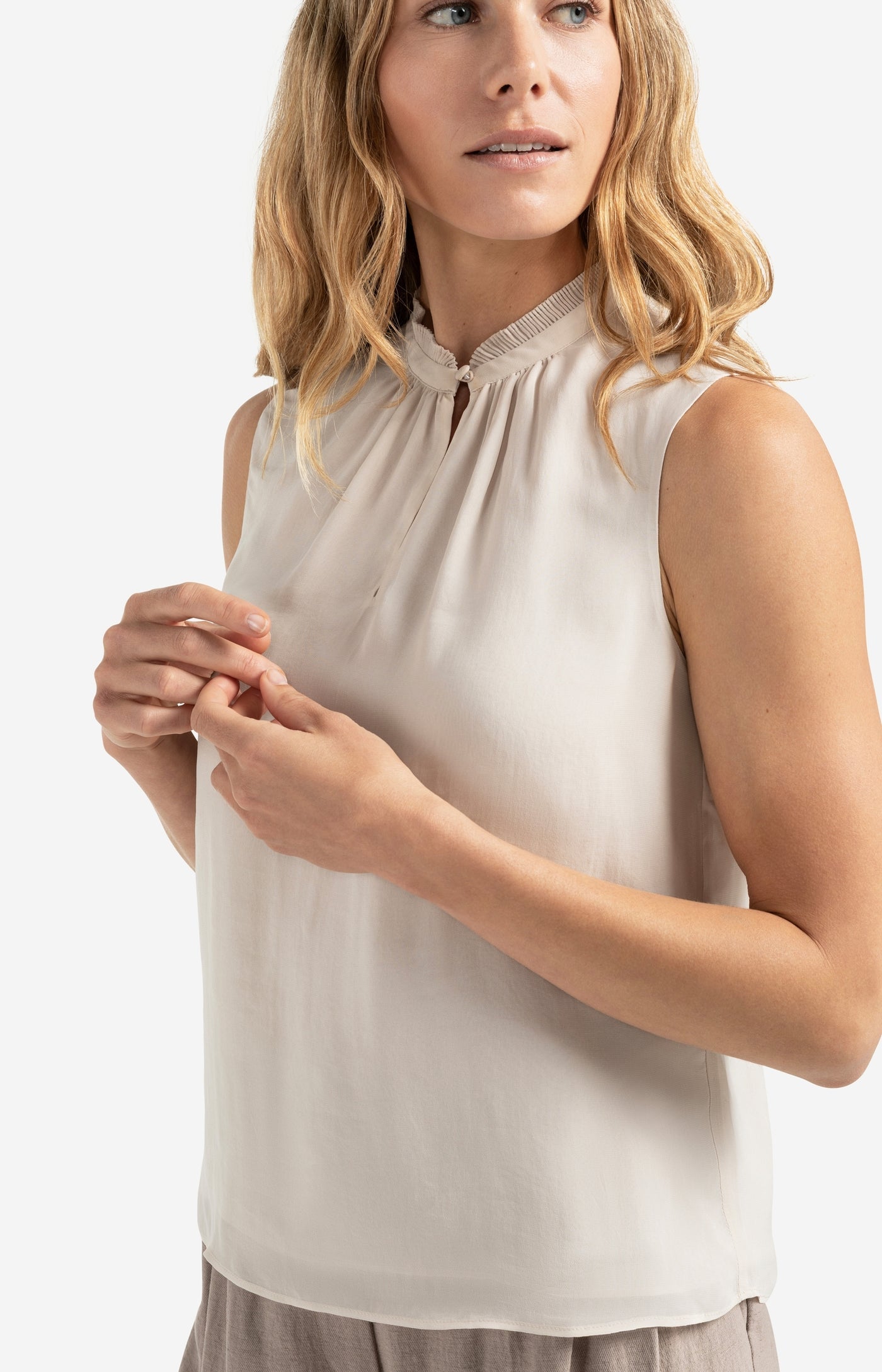 Ärmelloses Oberteil mit Rüschenkragen - Beige
