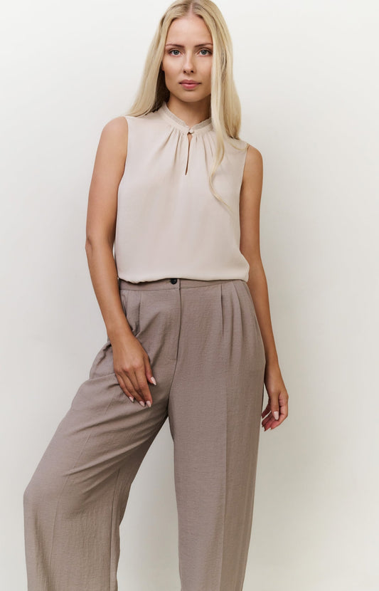 Ärmelloses Oberteil mit Rüschenkragen - Beige